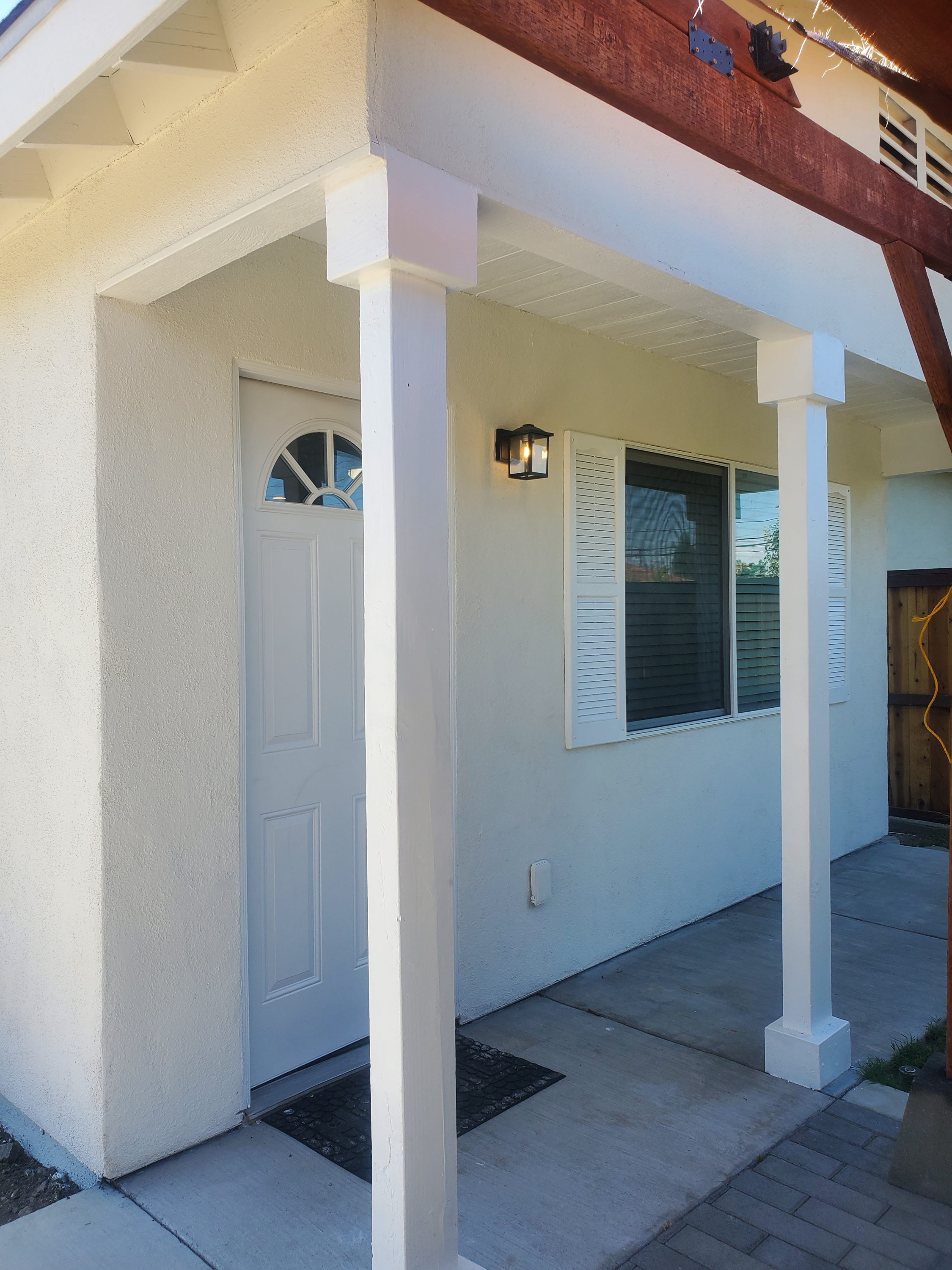 186 South Palm Avenue - Back