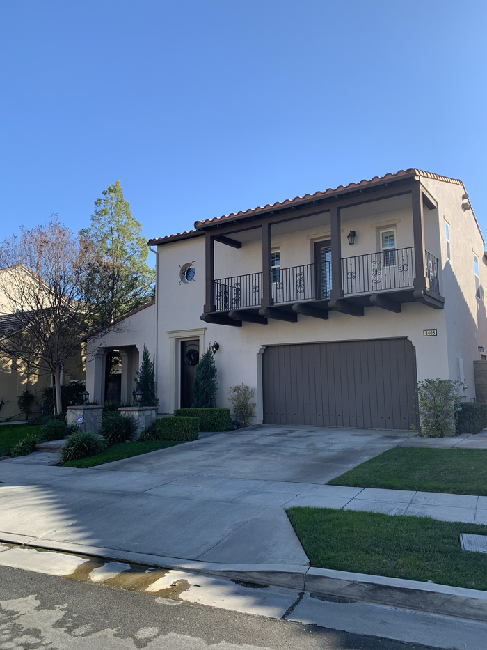 1406 Arthur Loop South